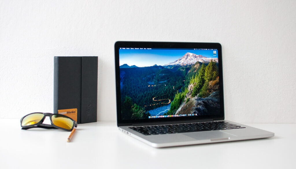 macbook-748857-1